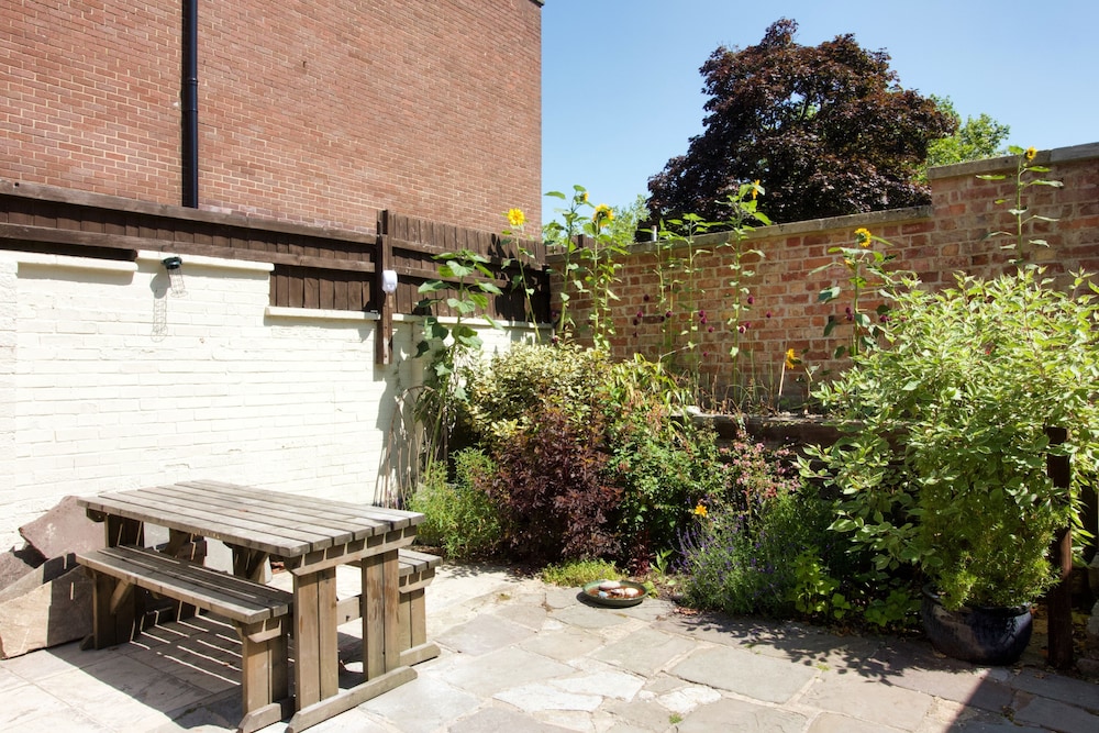 Devizes Vacations - The Green Parrot - Property Image 12