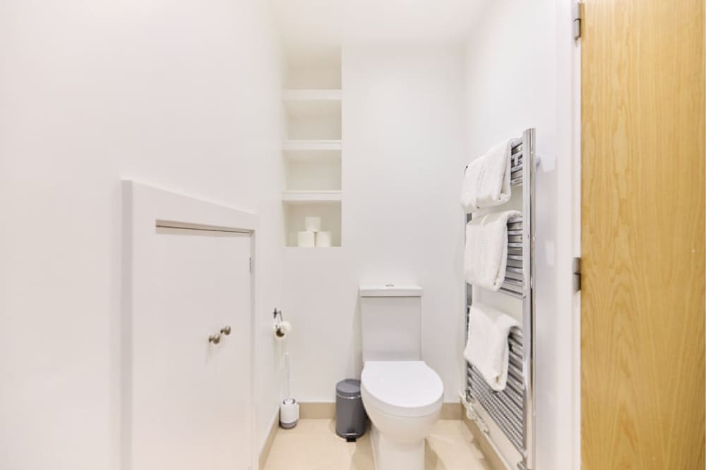 The Gwendolen Place - Contemporary 2bdr Flat w Terrace Balcony
