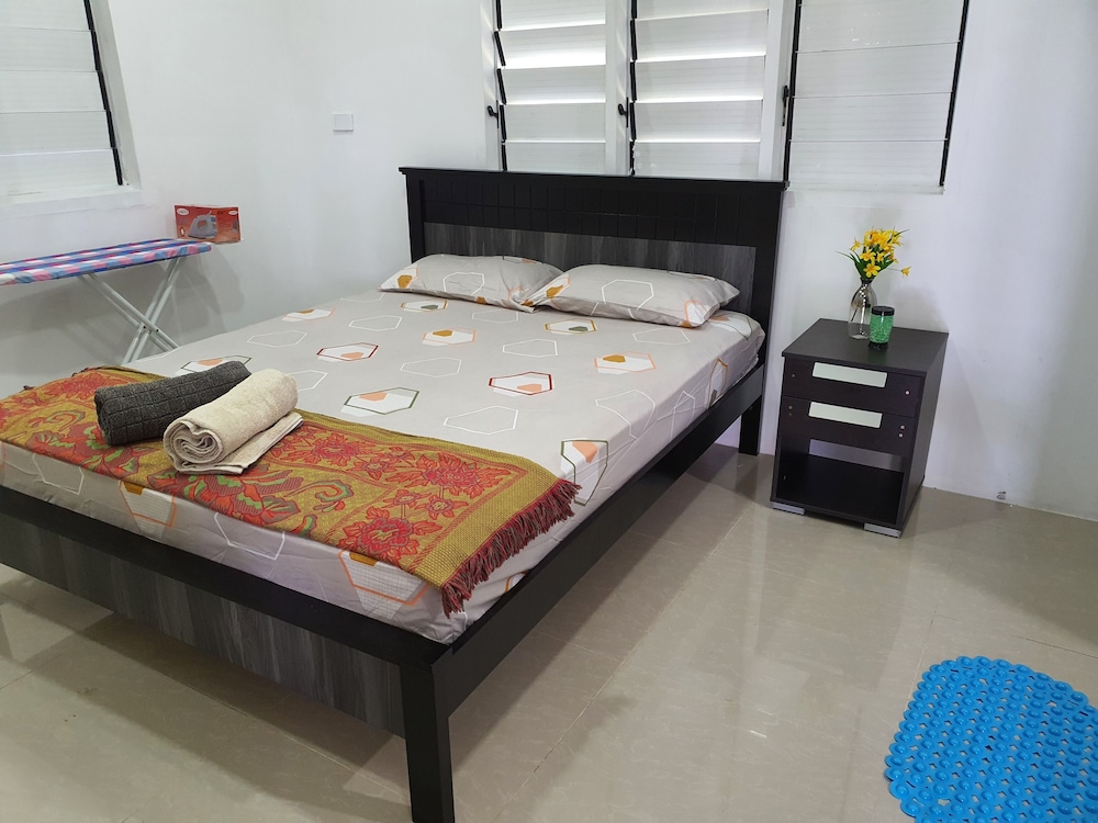 Master Bedroom with Shared Kitchen - view 7