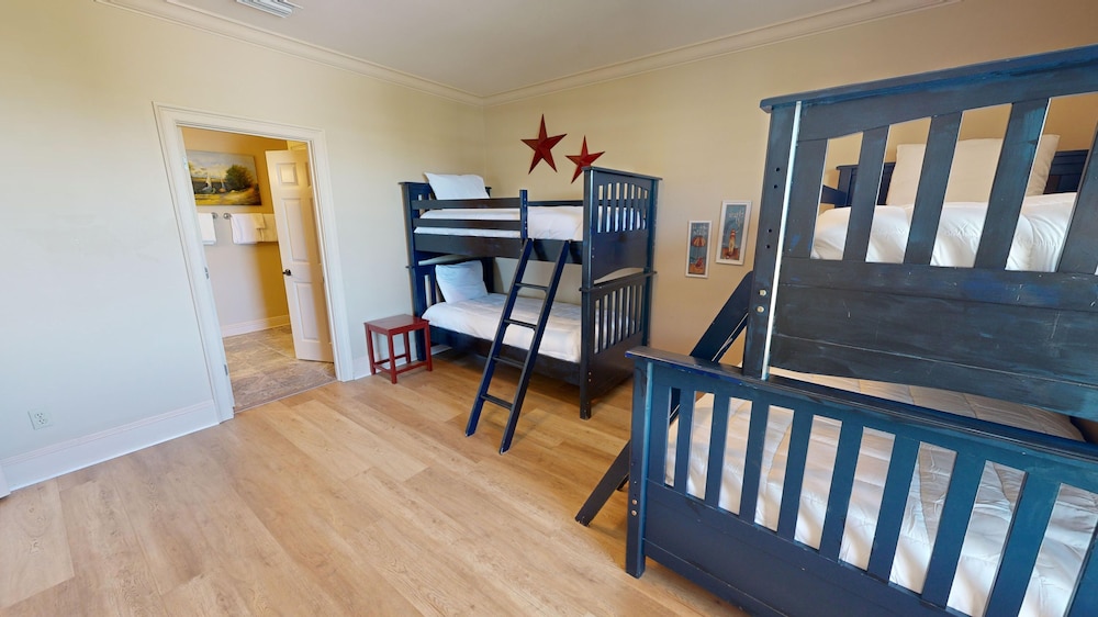 Casa By The C 7 Bedroom Home by RedAwning view 2