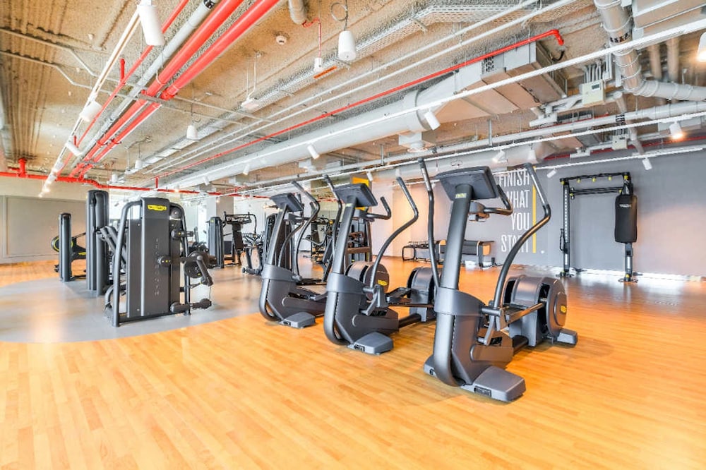 Modern 1-bedroom Apartment Perfect for Family in Downtown With Skyline Views