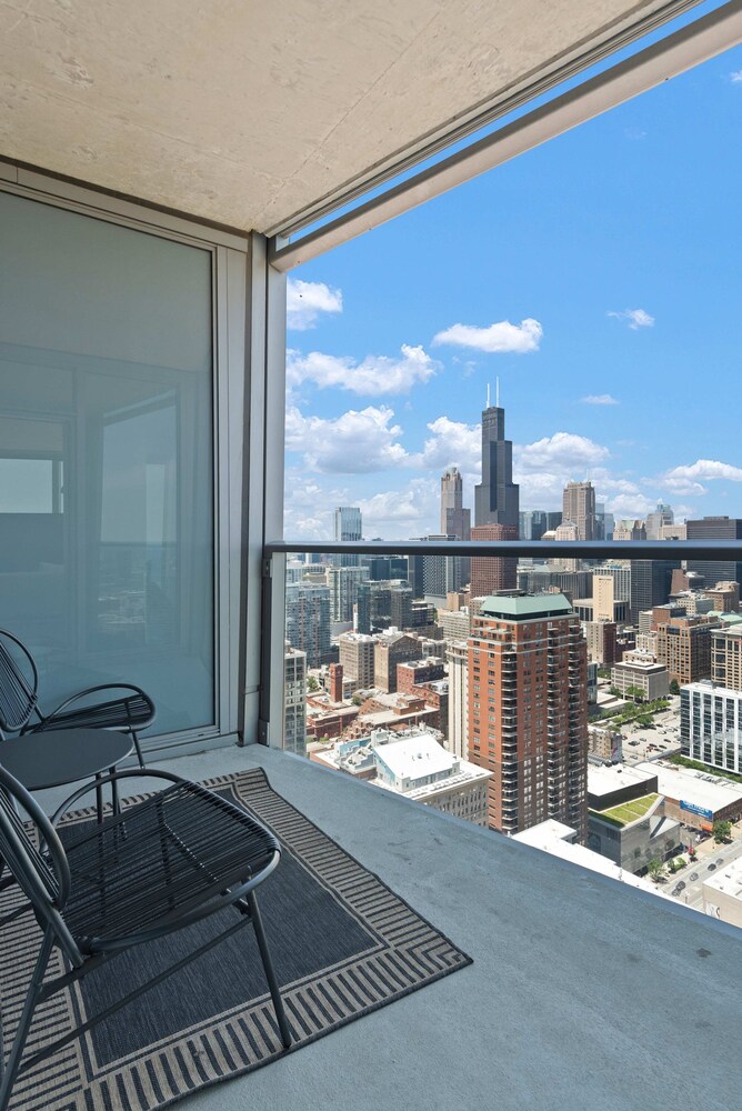 Panoramic Lake Views Premier Amenities for Groups