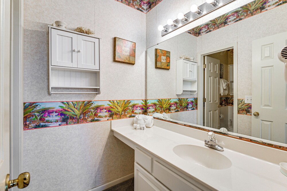 4 Mi to Ocean: Myrtle Beach Condo w/ Resort Perks