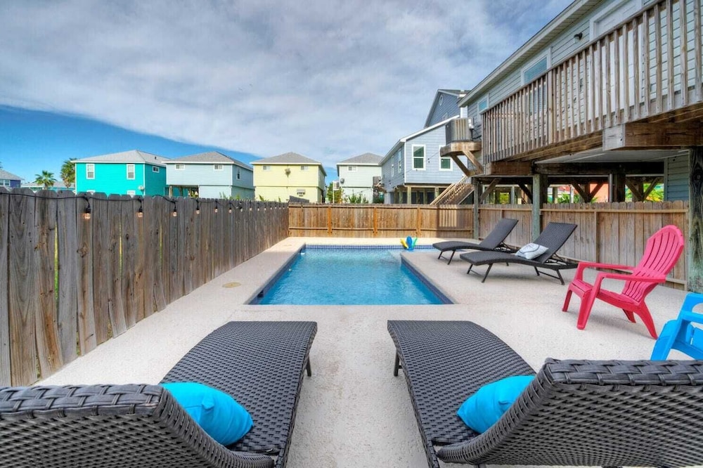 Sleeps 20! 2 Homes Near the Beach, Private Pools, Gameroom, Large Family Retreat