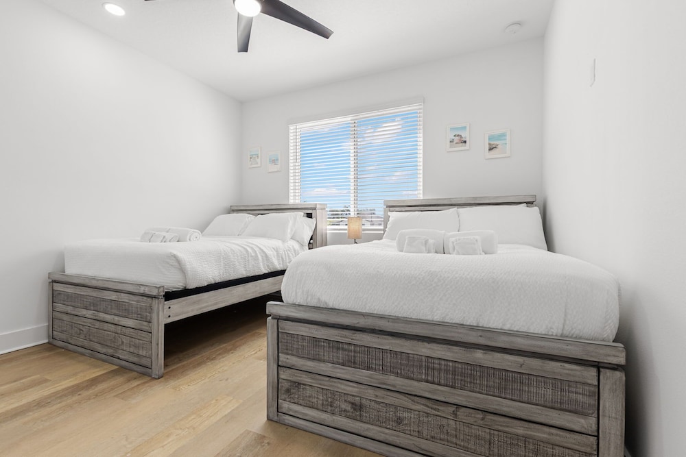 NEW Casa Sol Casa Cielo - Luxurious Newly Built Tampa Townhouses In Prime Location