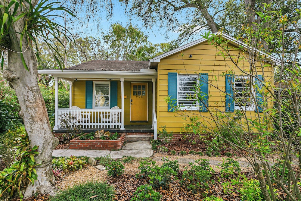 Pool House Oasis - Home for 6