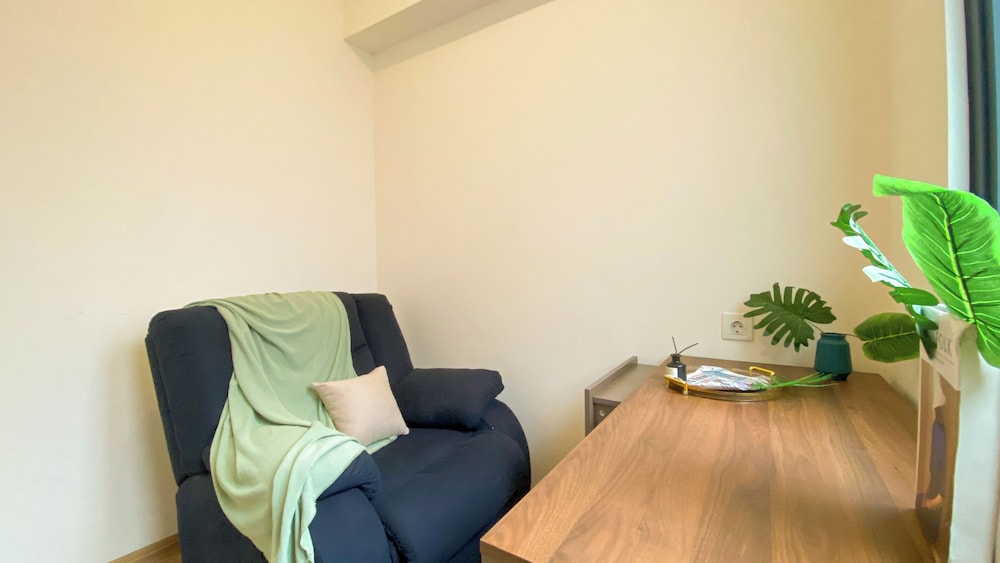 Luxury 2Br With Working Room At Sky House Bsd Apartment