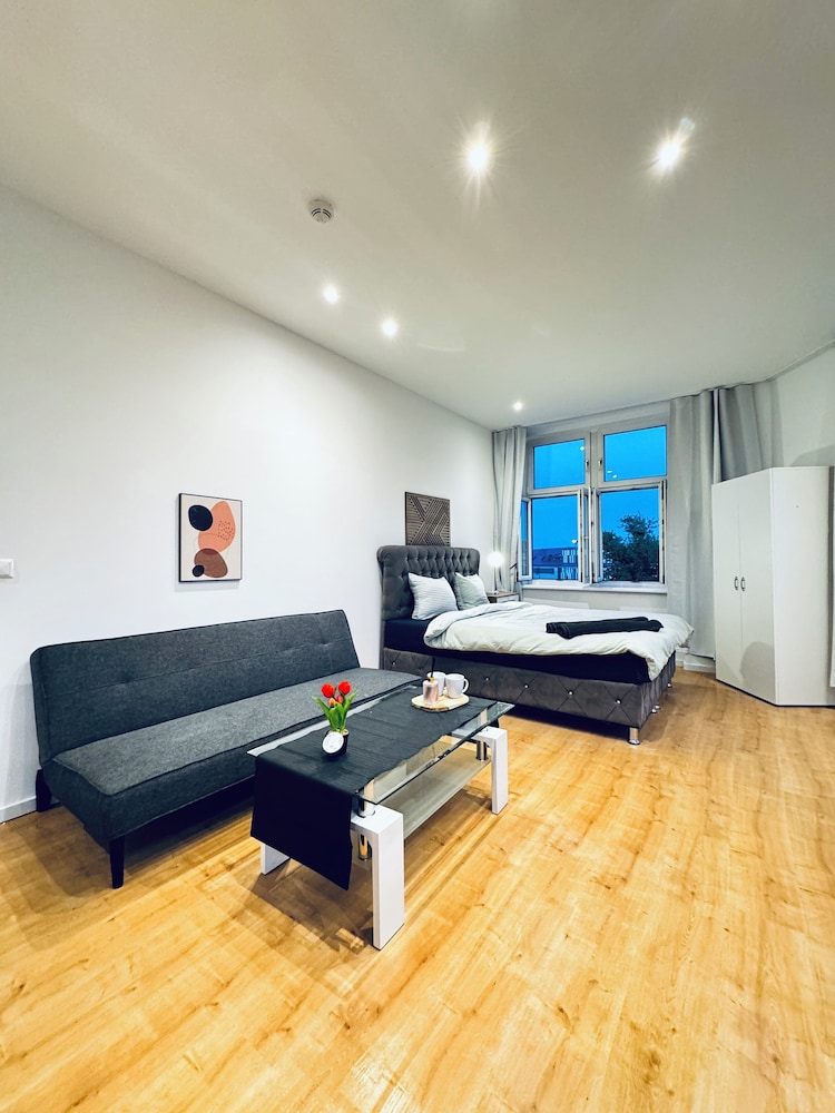 Lovely 4BR Apt Near Kaufpark Alterlaa