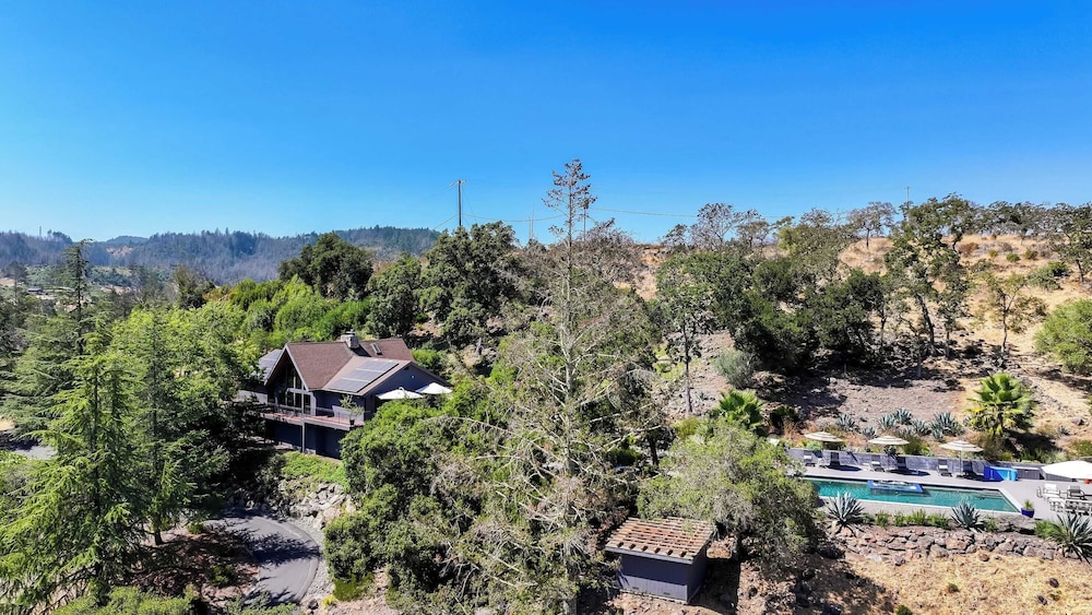 Kenwood Vista by Avantstay 7acres w/ Pool, Fire Pit, Vineyard Views