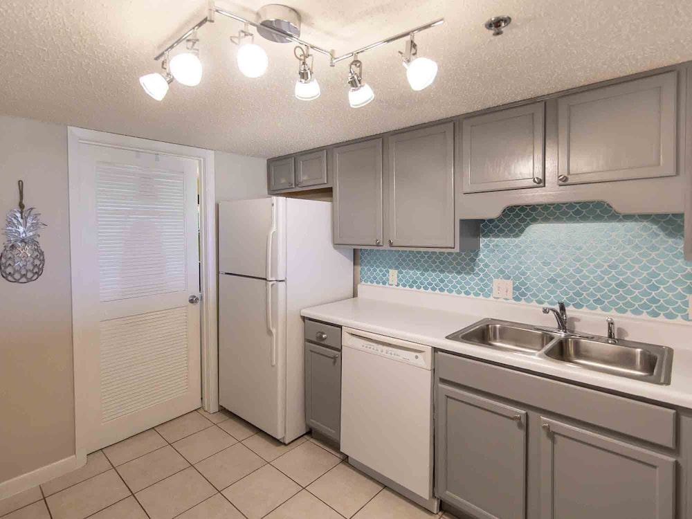 Surf Dweller by Southern Vacation Rentals view 2