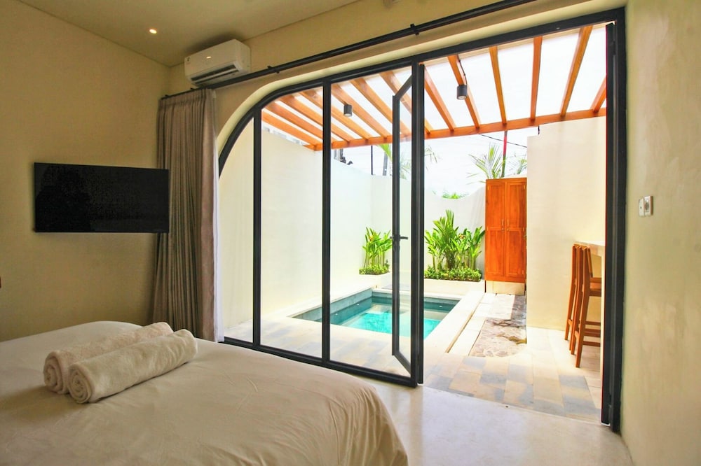 Esha Private Pool Villas by AGATA