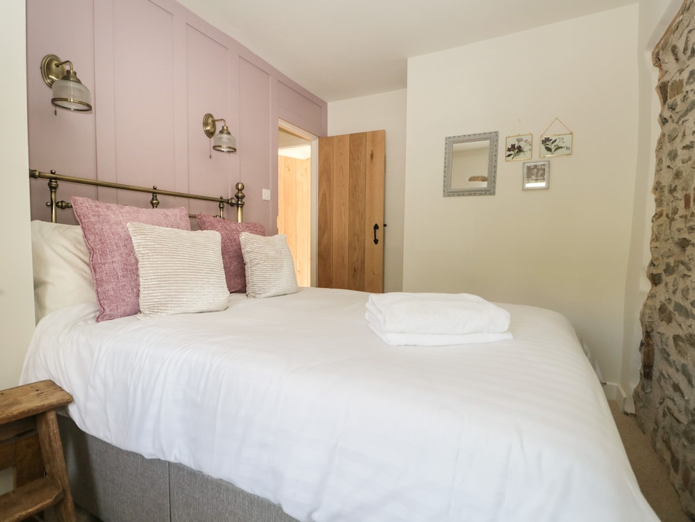 1 Sunny Point Cottages