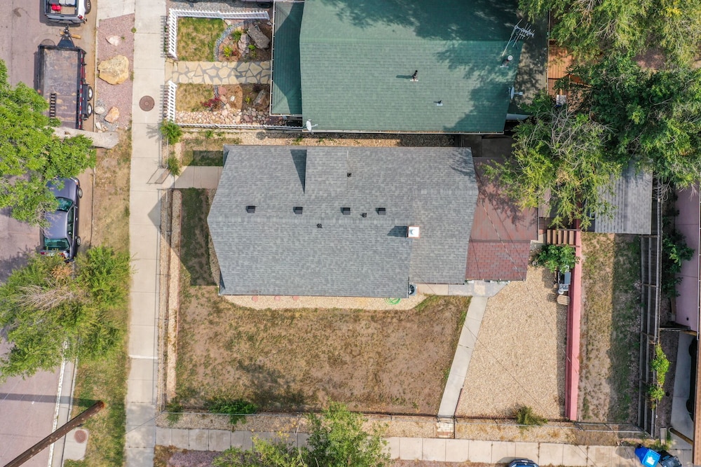 3BD Downtown Modern Victorian W/hot Tub, Park & Lake! view 4