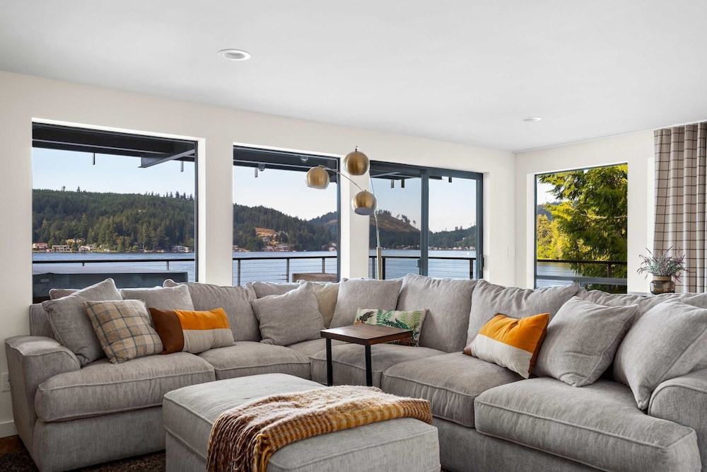 Lakefront Luxury Stunning Views Dock Hot Tub