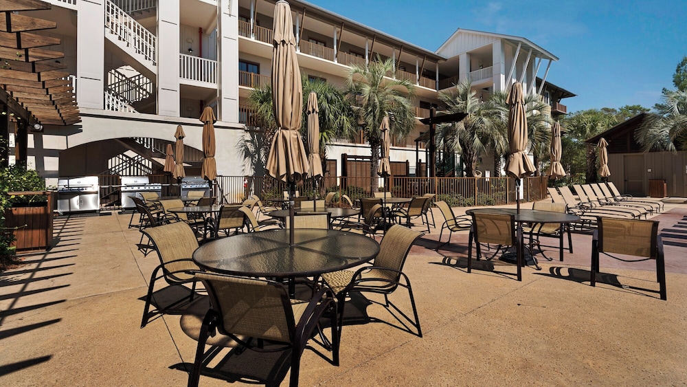 Coastal 3BR Condo With Pool & Shuttle : Snowbird Friendly!