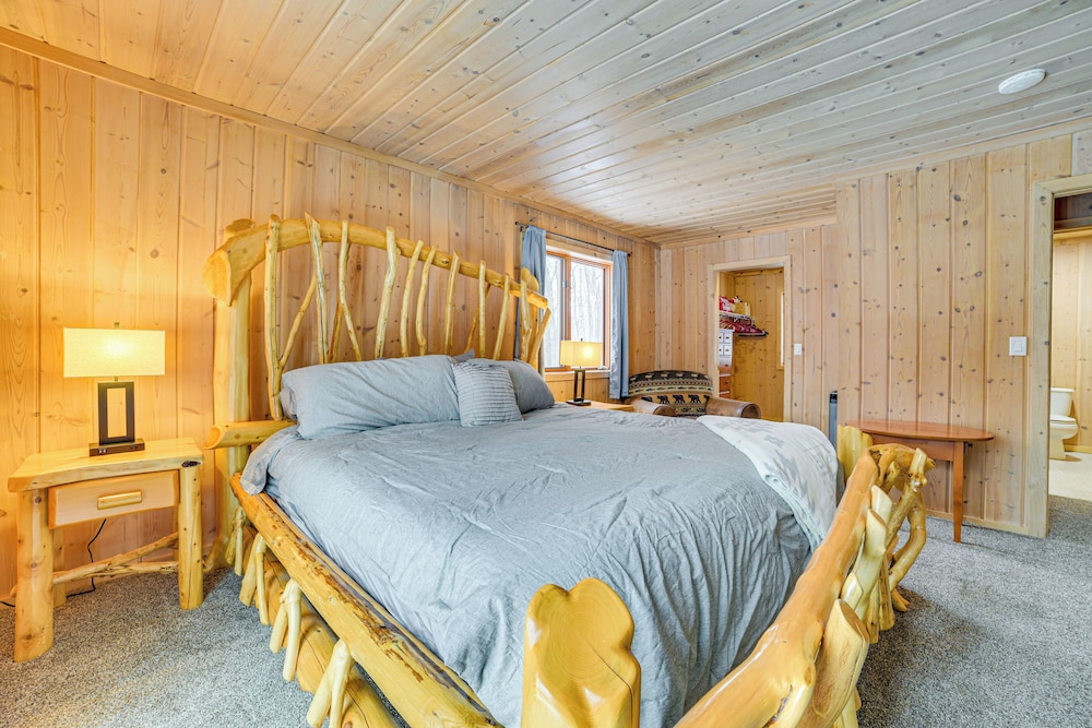 < 1 Mi to Nubs Nob Ski: Cabin w/ Sauna & Deck!