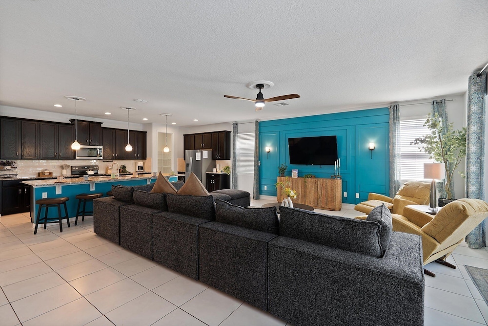 Solara Resort 9 Bedroom Private Pool + Spa Home 9 Home