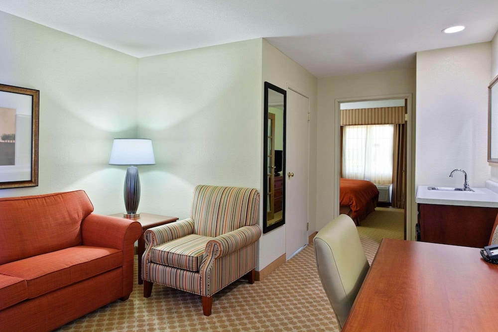 Decatur Vacations - Country Inn  Suites by Radisson, Decatur, IL - Property Image 15