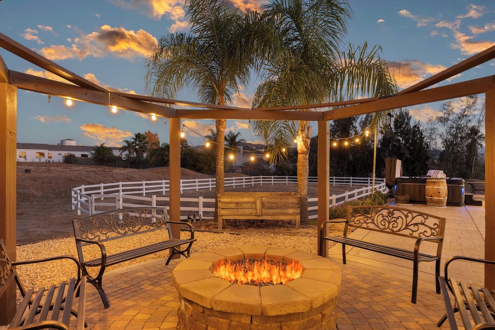 Bordeaux by Avantstay Private Pool, Hot Tub & Game Room Near Temecula