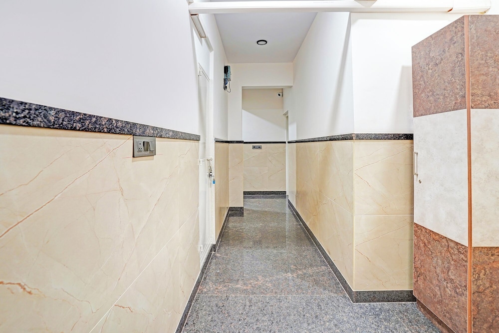 Fabhotel Metro Grand