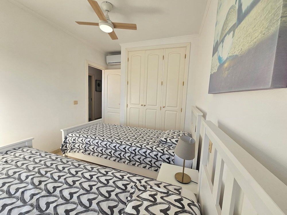 Comfortable Modern House With Jacuzzi, and Access to Swimming Pool
