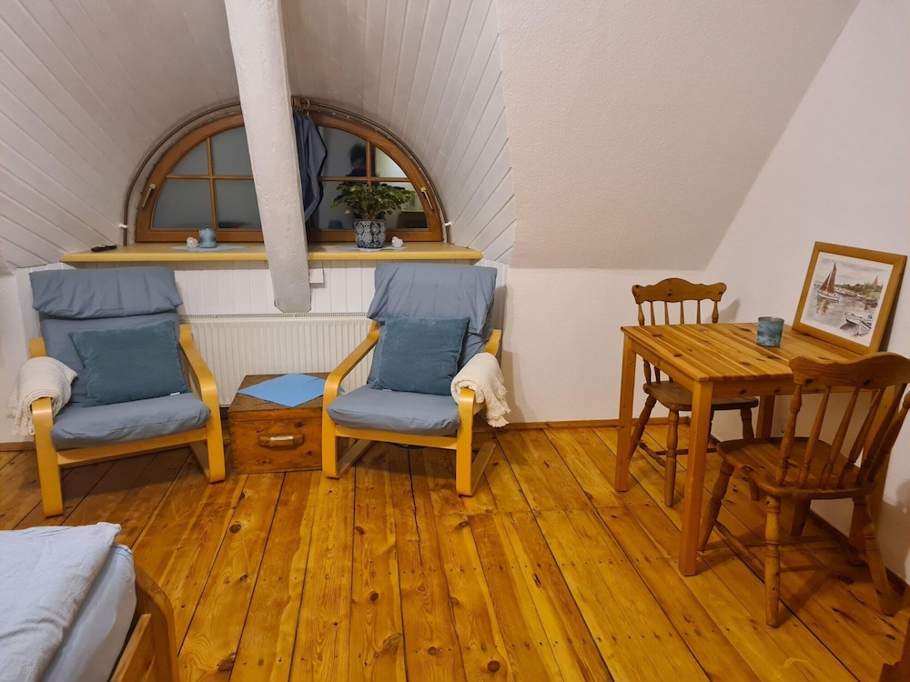 Retreat With Garden & Family Amenities