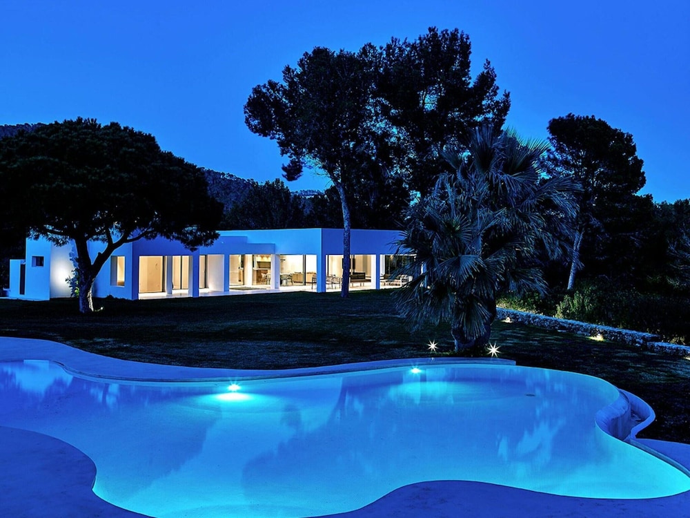 Holiday Home With Stylish Interiors
