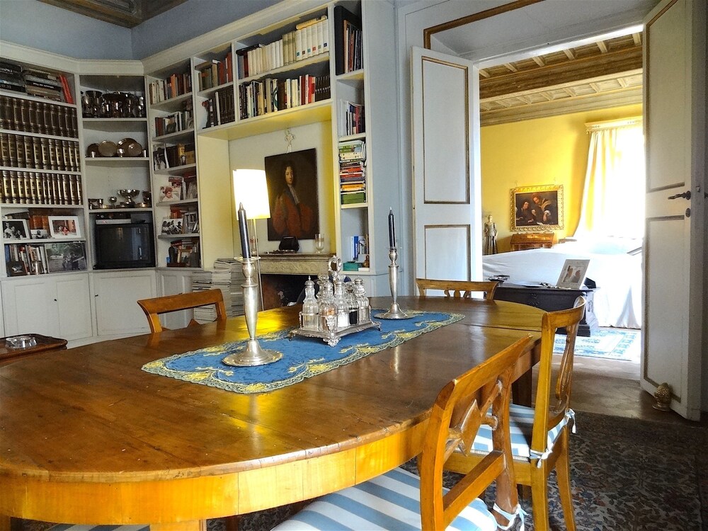 In Rome, Aristocratic, 3 Bedroom in Elegant, Historic Palace 3 Bedrooms 3 Bathrooms Apts