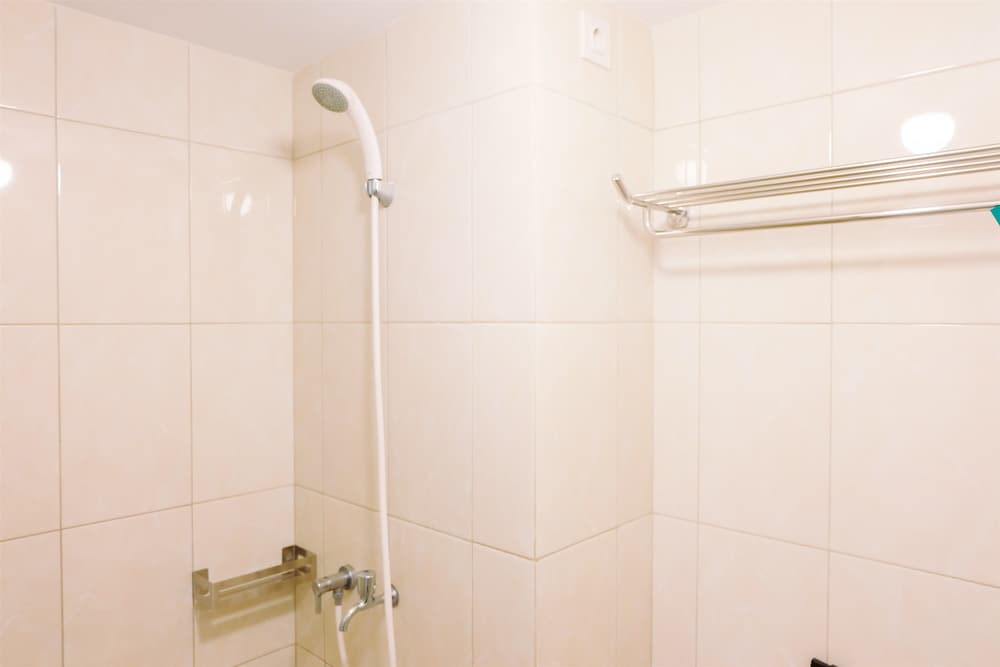 Stylish Studio The Springlake Summarecon Bekasi Apartment view 3