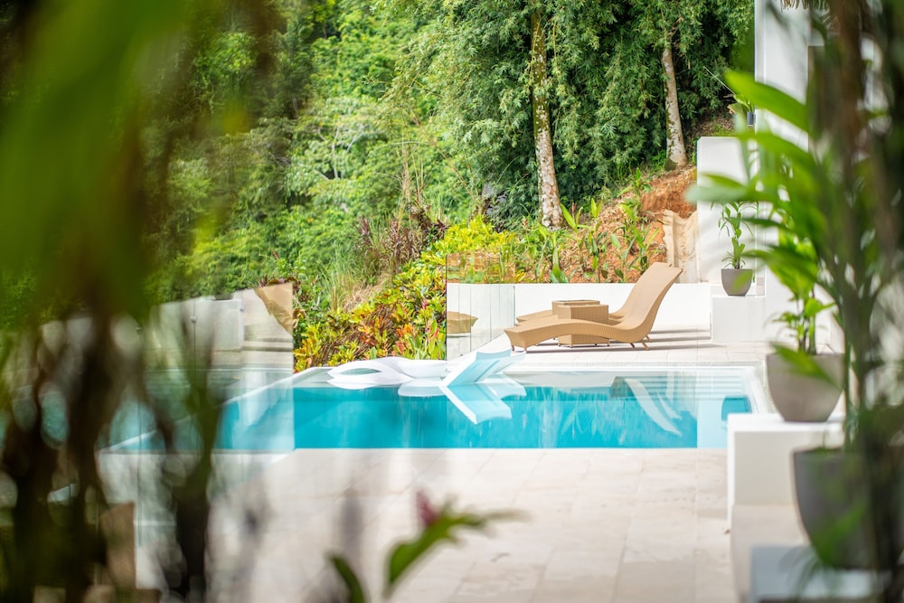 Tropical Oceanview Retreat 11br for 27 Guests