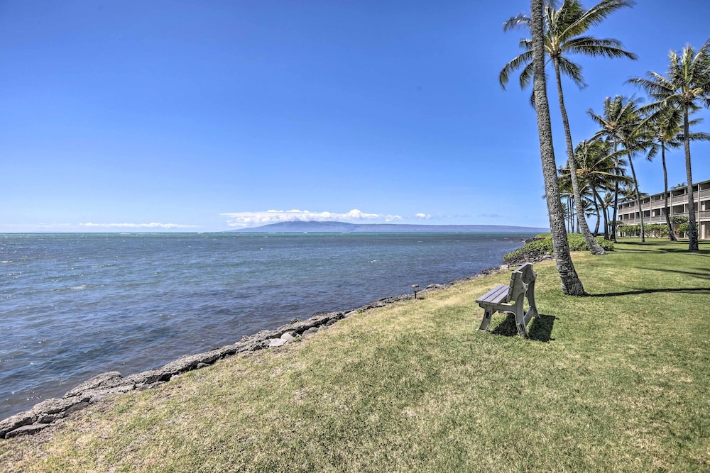 Hawaii Haven: Condo w/ Community Pool, Ocean Views view 4