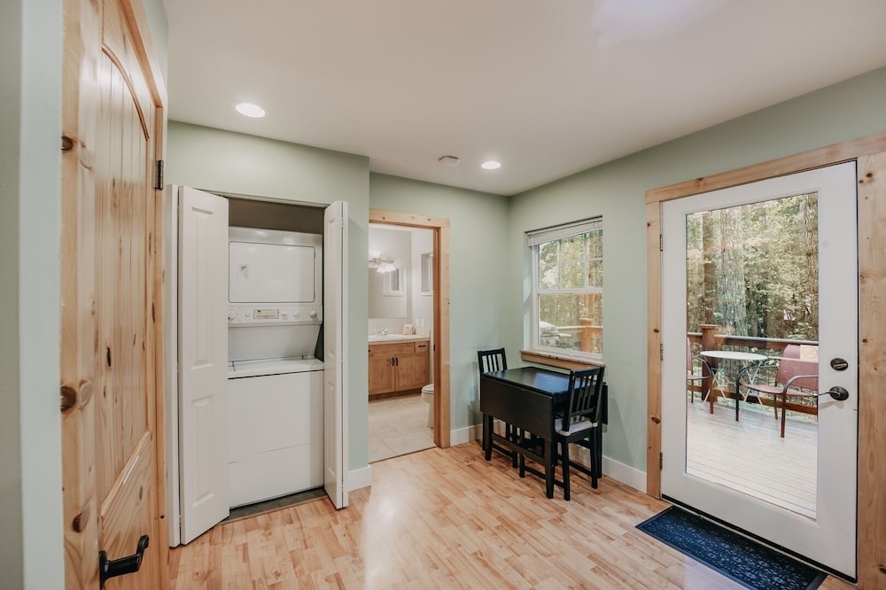 12gs - Bbq - Wifi - Dishwasher - Sleeps 4 2 Bedroom Home by RedAwning