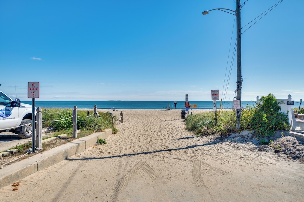 Walk to Ocean & Pier: Prime OOB Condo!