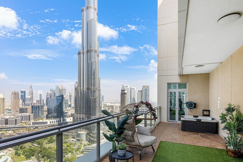 Durrani Homes - Alluring 5BR Penthouse with Burj Khalifa and Fountain View