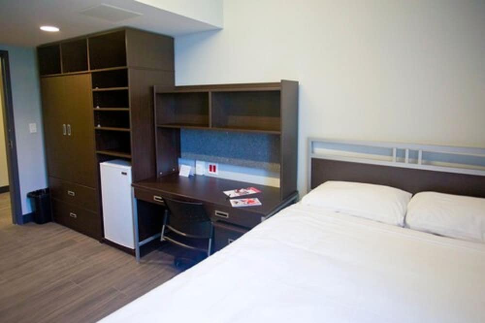 Queen's University - David C. Smith House - Campus Accommodation