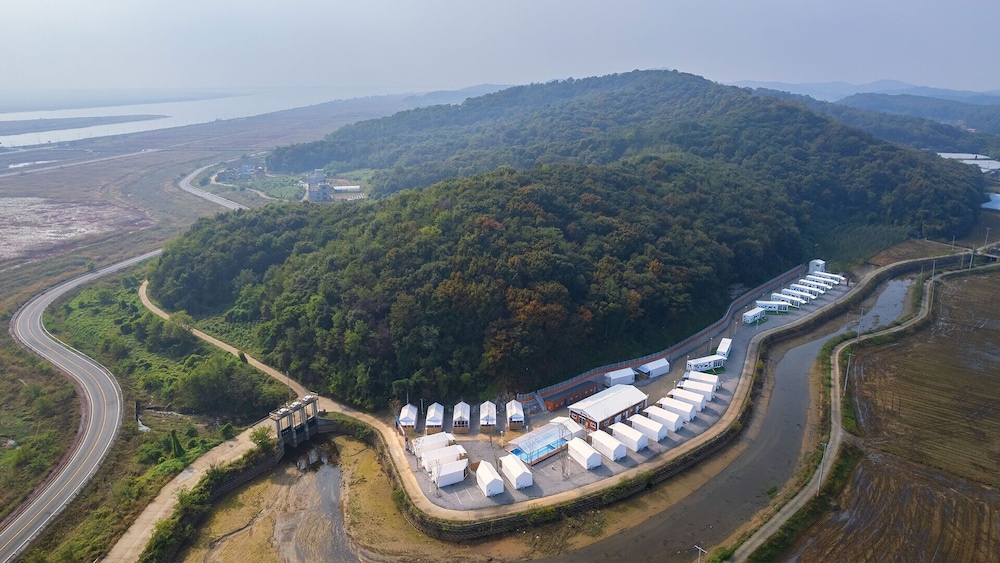 Hwaseong Refresh Glamping & Caravan