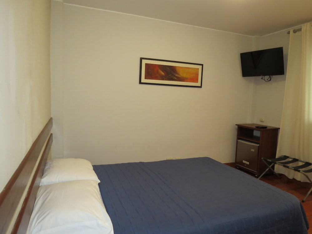 Miraflores Inn