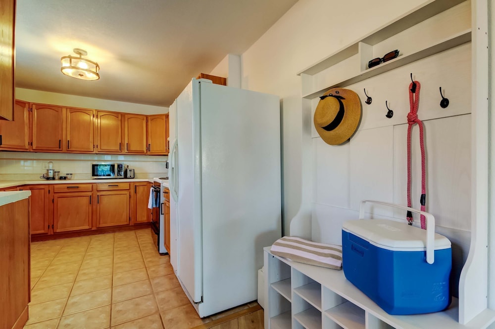 Simple Rooftop Gem 2 Blocks 2 Beach Pets Allowed