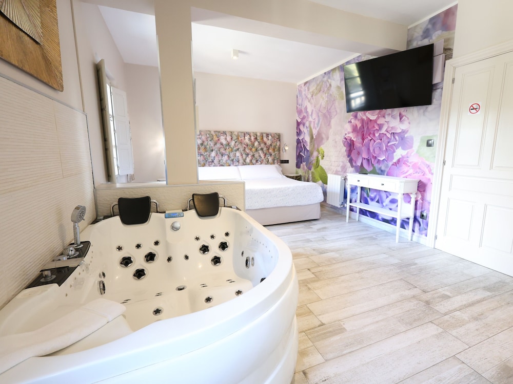 Akla Hotel Suites Santillana