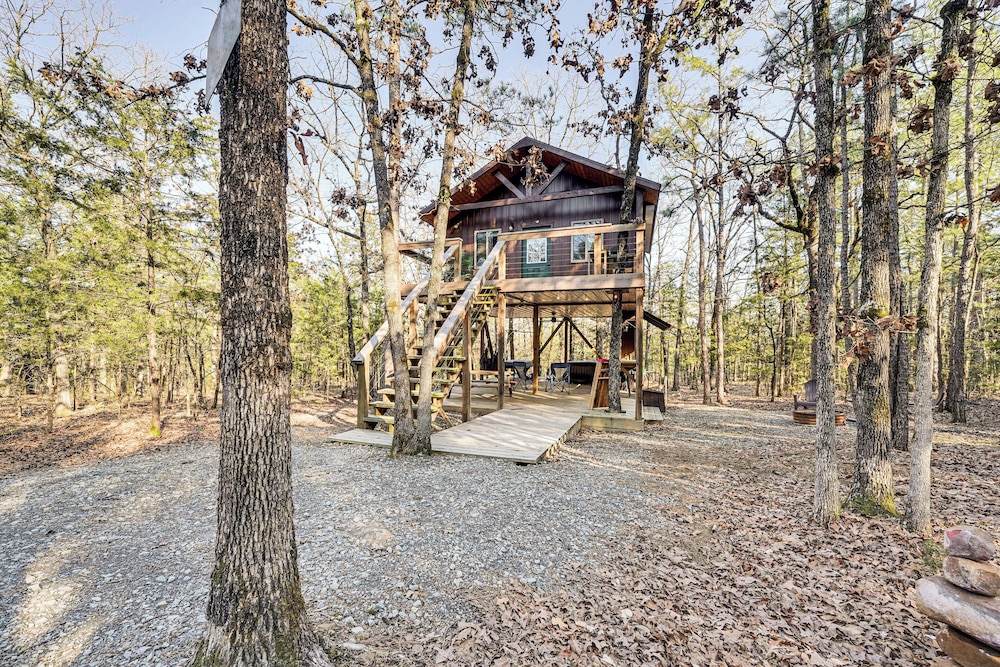 'bluebird Treehouse' Near Kiamichi Mtns w/ Hot Tub