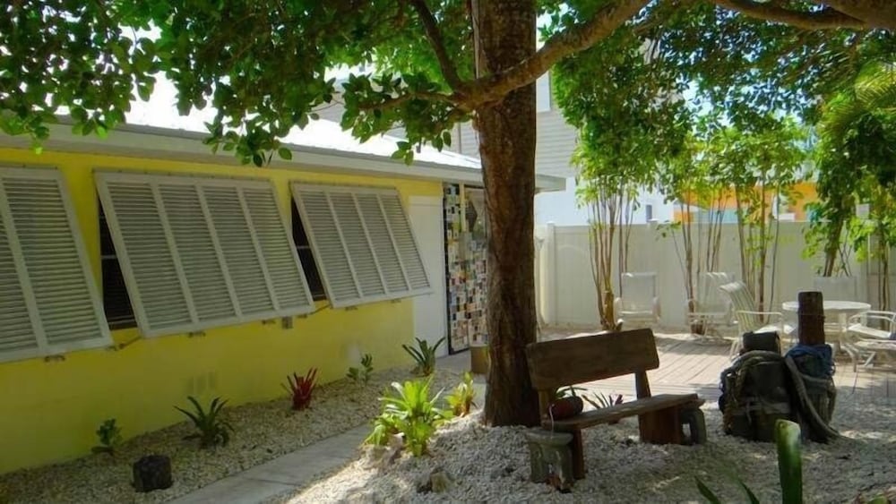 203 22nd St 2 Bedroom Home by RedAwning view 3