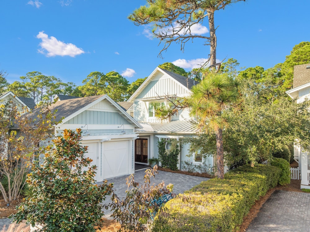 Sea Dlight: 3BR Beach Home Sleeps 10 With 4 Bikes in Watersound West