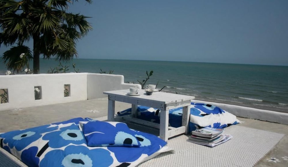 Hua Plee Lazy Beach