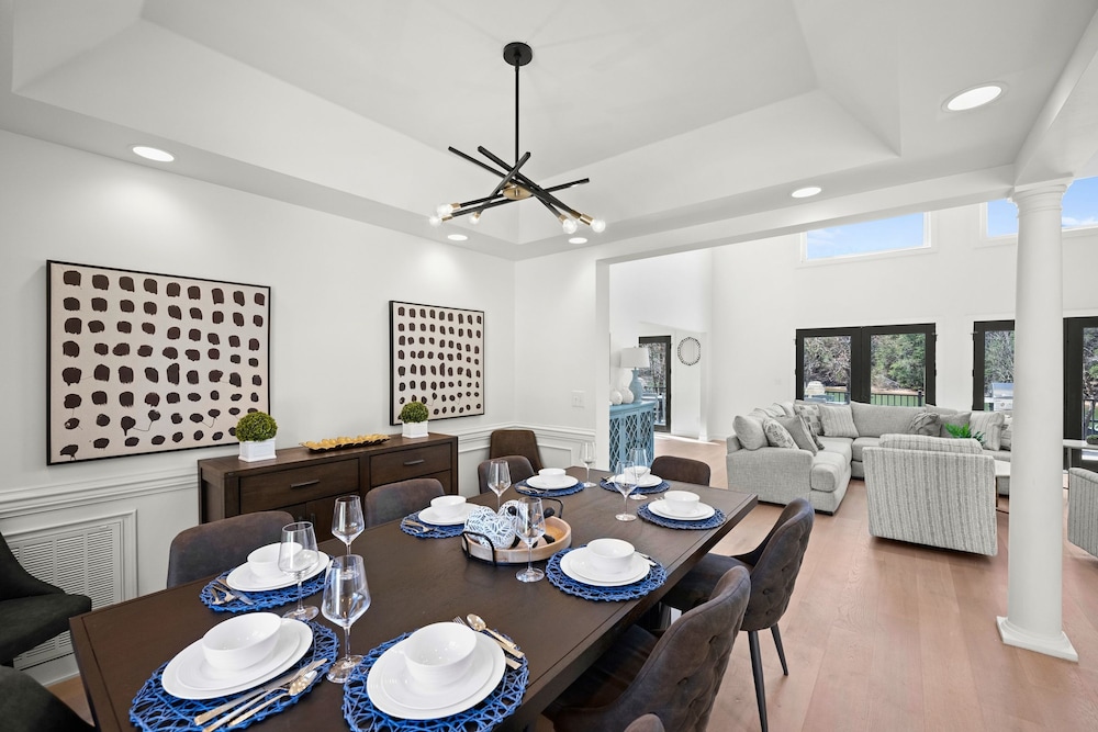 Knotty Pines by Avantstay Lake Views Renovated