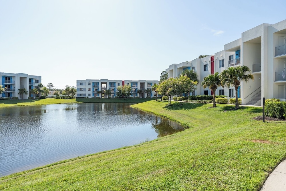 Daytona 2BR Getaway Parking Family & Pet-friendly
