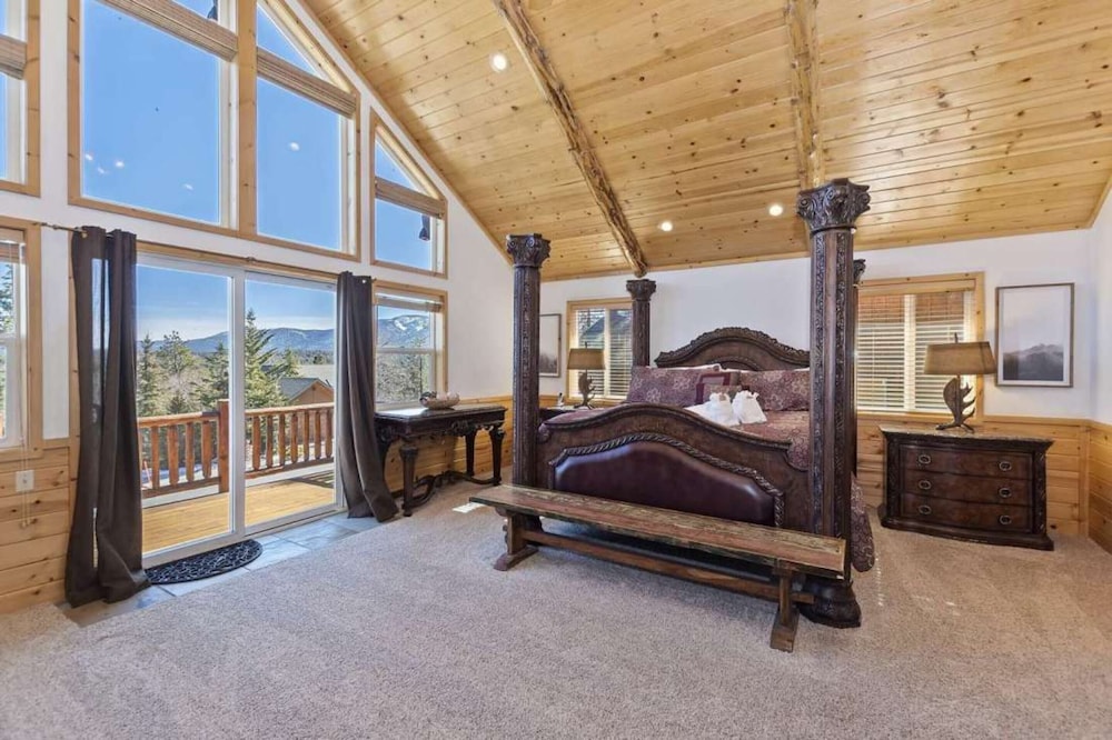 Mighty Bear Manor by Avantstay Elevated Cabin w/ Pine Tree Views, Hot Tub & Pool Table view 4