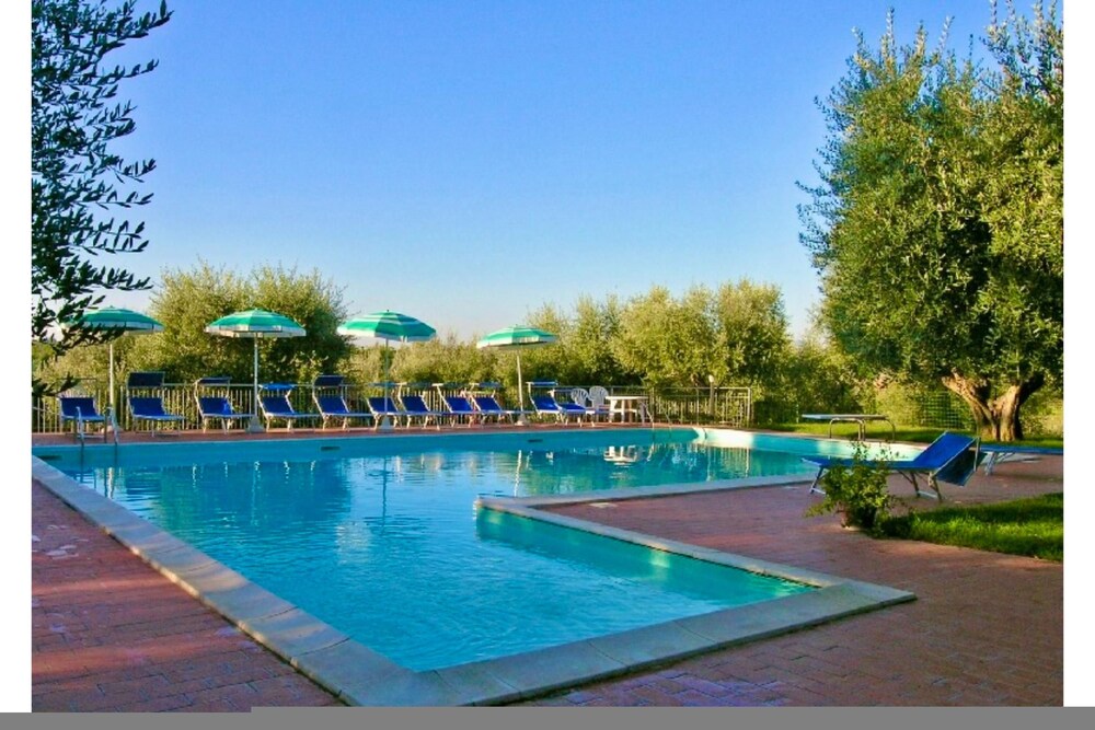 Willow apt With Shared Pool view 5