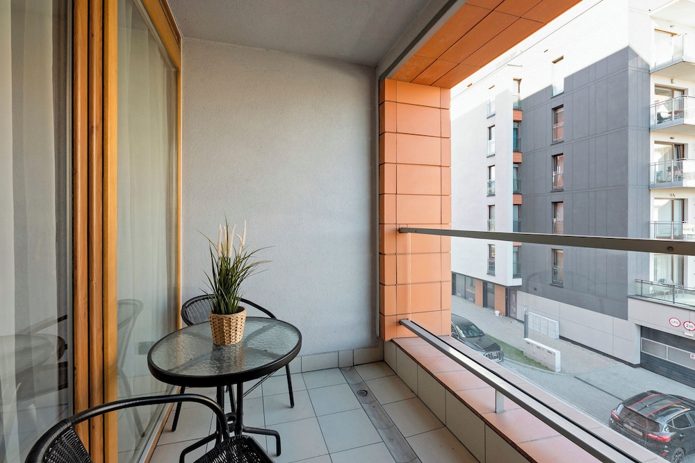 Aura - Riverside & Parking by Downtown Apartments