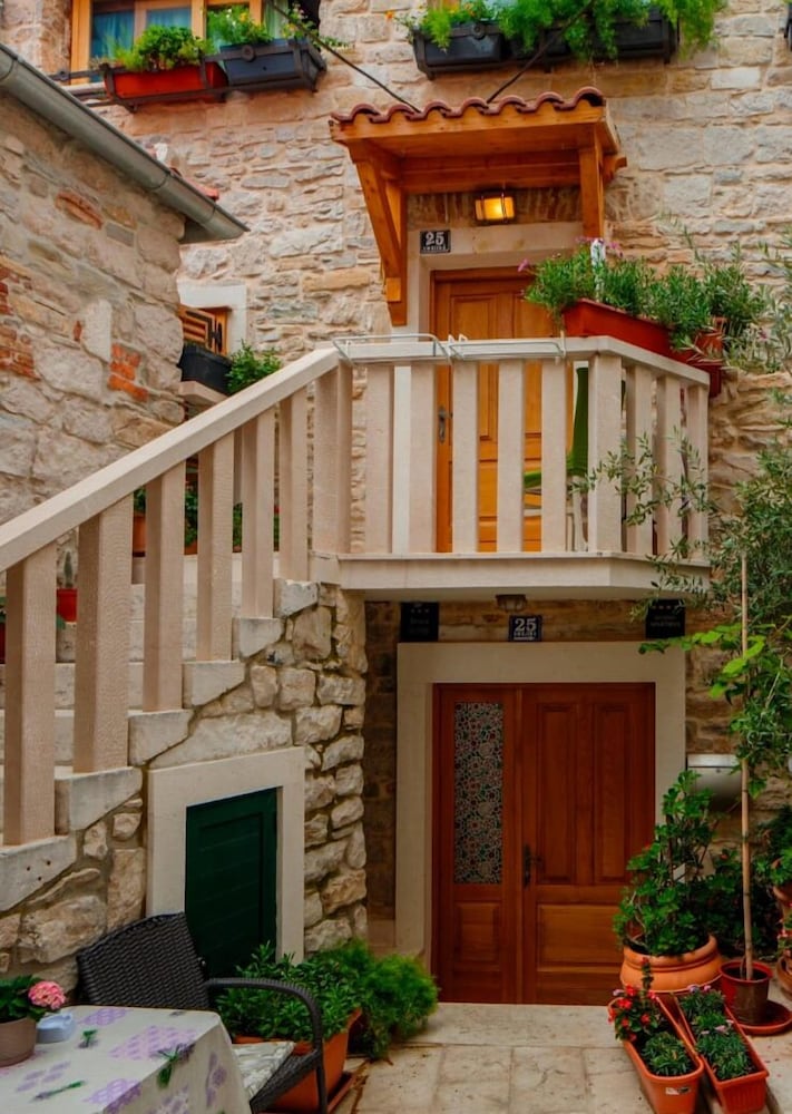 Stone House Luxury Rooms