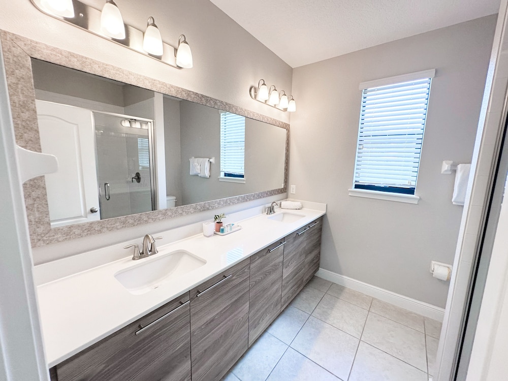 Balmoral Resort-195al 3 Bedroom Home by RedAwning view 4